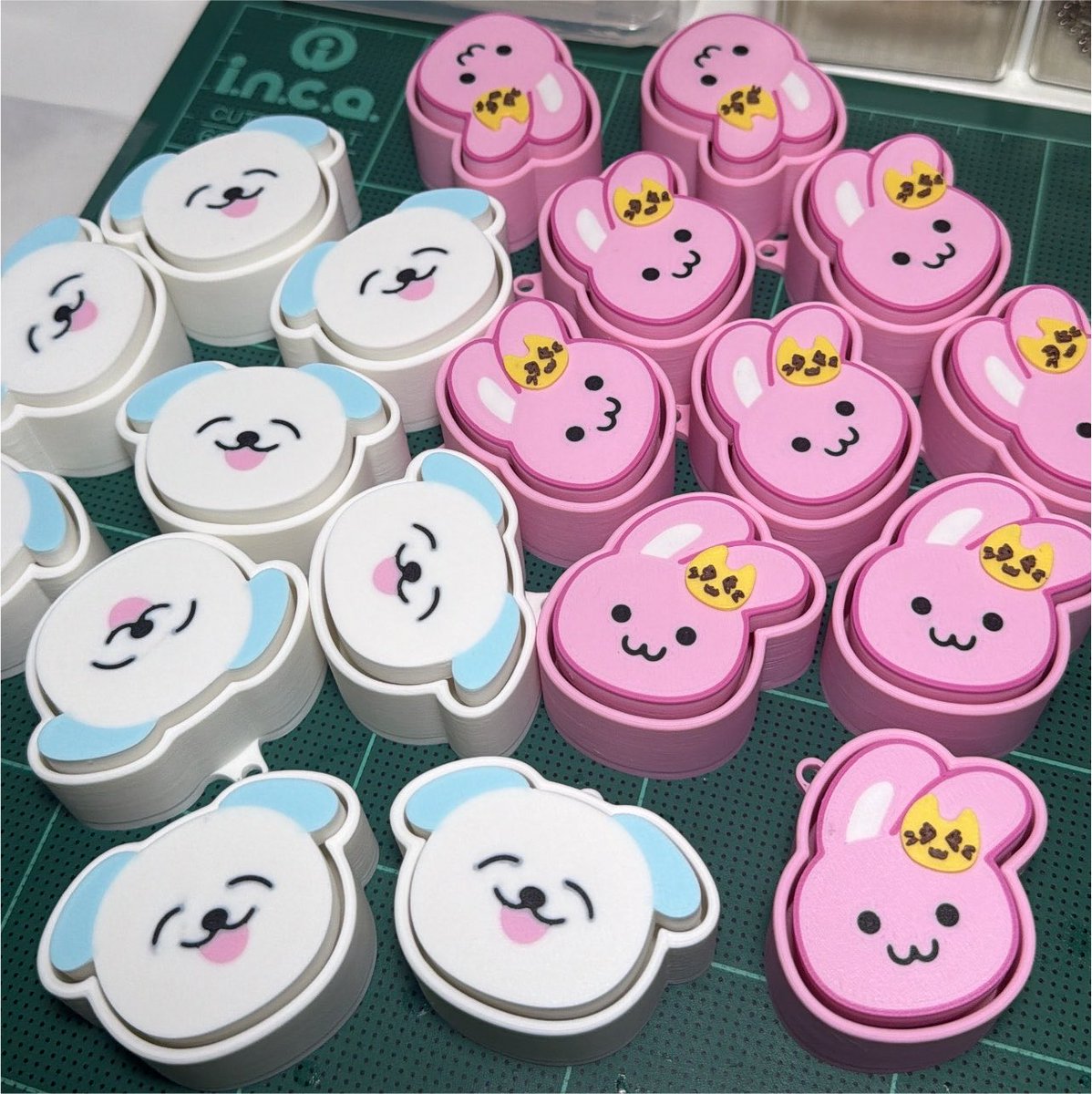 adorewhales's tweet photo. 🥣 รับทำ Giveaway จากงาน 3D Printing
ในรูปเป็นพวงกุญแจ Clicker แต่พวงกุญแจแบบอื่นก็รับนะคะ สอบถามได้ค่า <33 ออกแบบ ให้ขึ้นรูปให้ดูก่อนได้น้า 𐔌՞ ܸ.ˬ.ܸ՞𐦯

#รับผลิตของแจก #รับทำของแจก 
#รับผลิตgiveaway #รับทำgiveaway https://t.co/ZklnkOxDGS