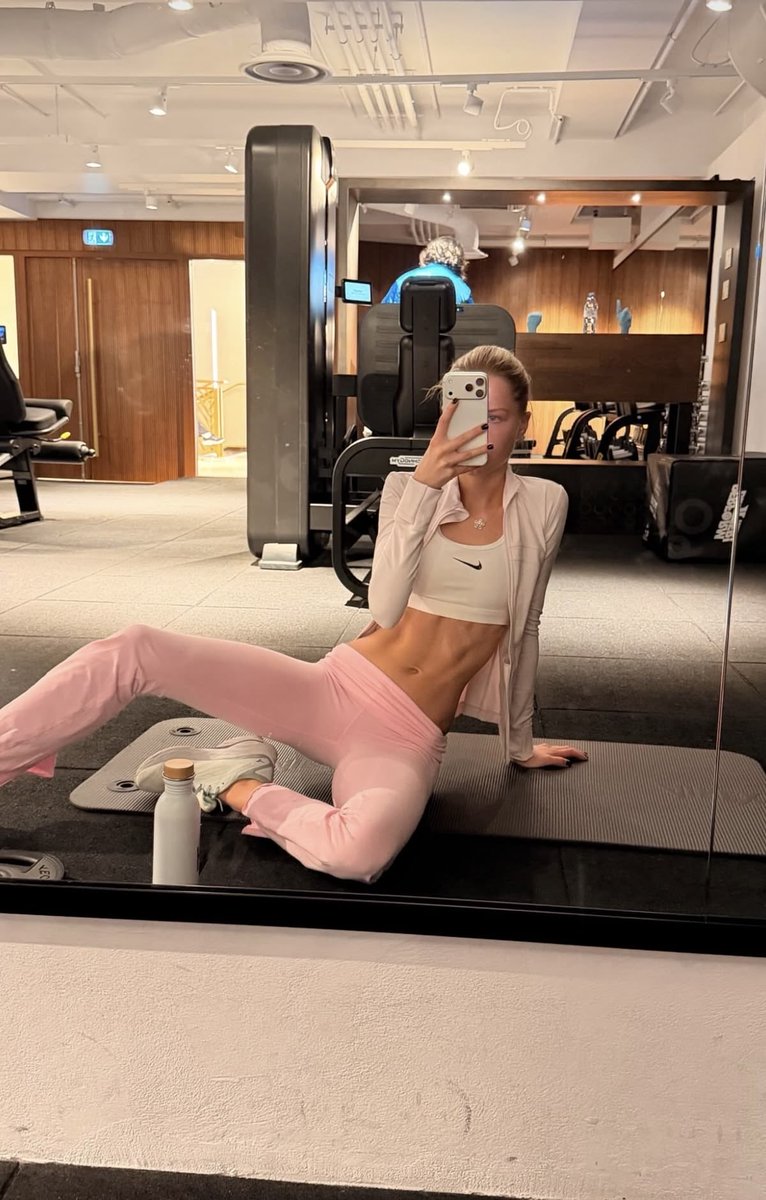 xopinkprada's tweet photo. Becoming undeniable. https://t.co/PpqIjNQIeB