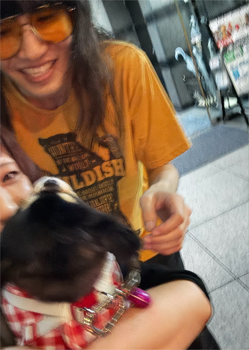 inumofmof's tweet photo. 犬とスリーショのつもりがもはやニッコニコで犬しか見てないのよい

唸られてるというのに、、！😹 https://t.co/ouWmzGlto9