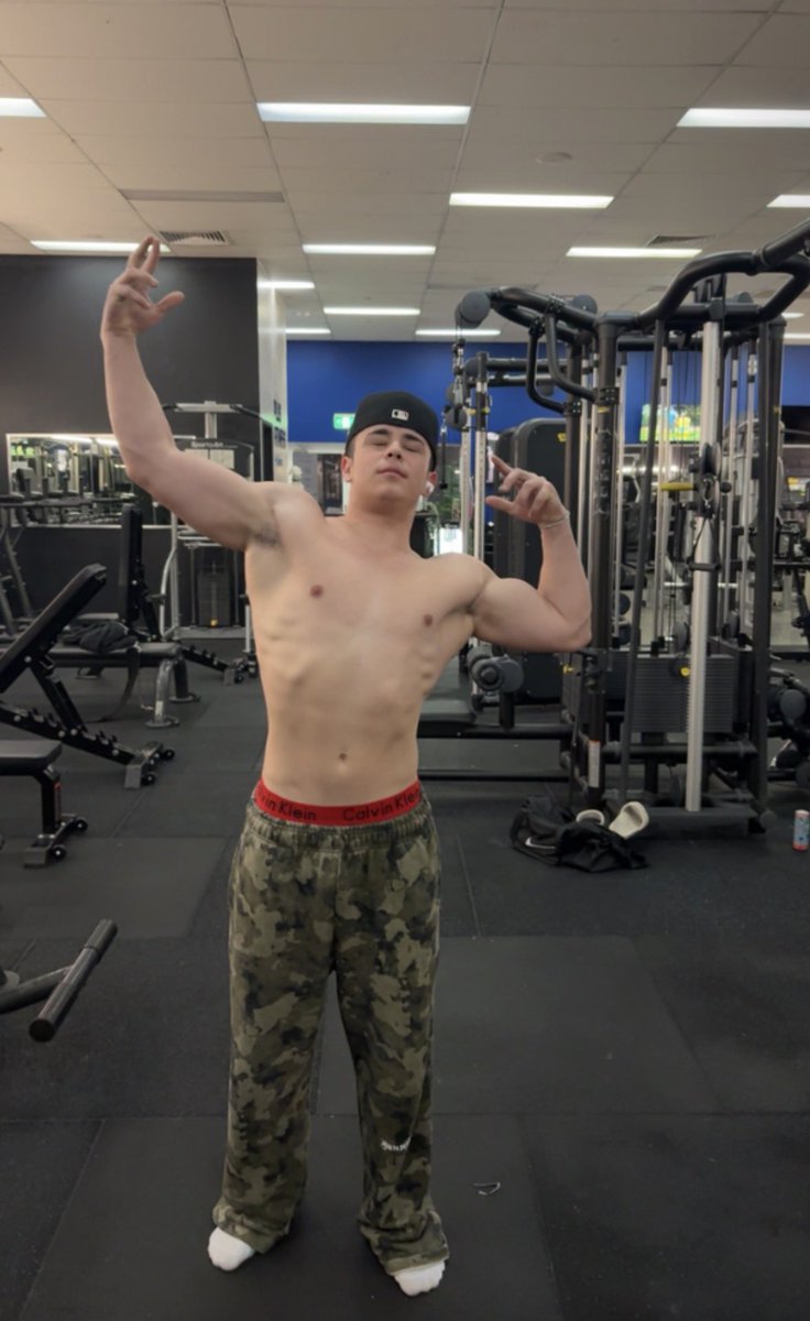 flixbuca's tweet photo. @zelofnt @alexfnbr1 On sum chill Shi #zyzz https://t.co/qgI9bumzoZ