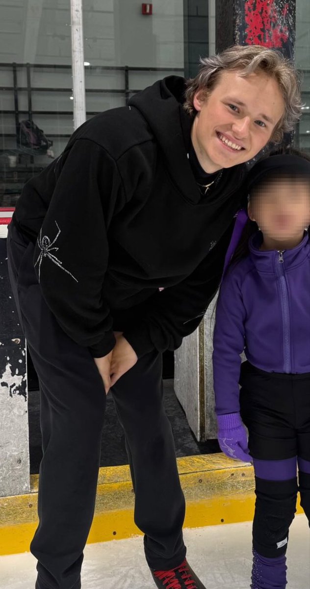 iliaMalininFat's tweet photo. He touches his dick instead🤣 https://t.co/wrNkgEefPy