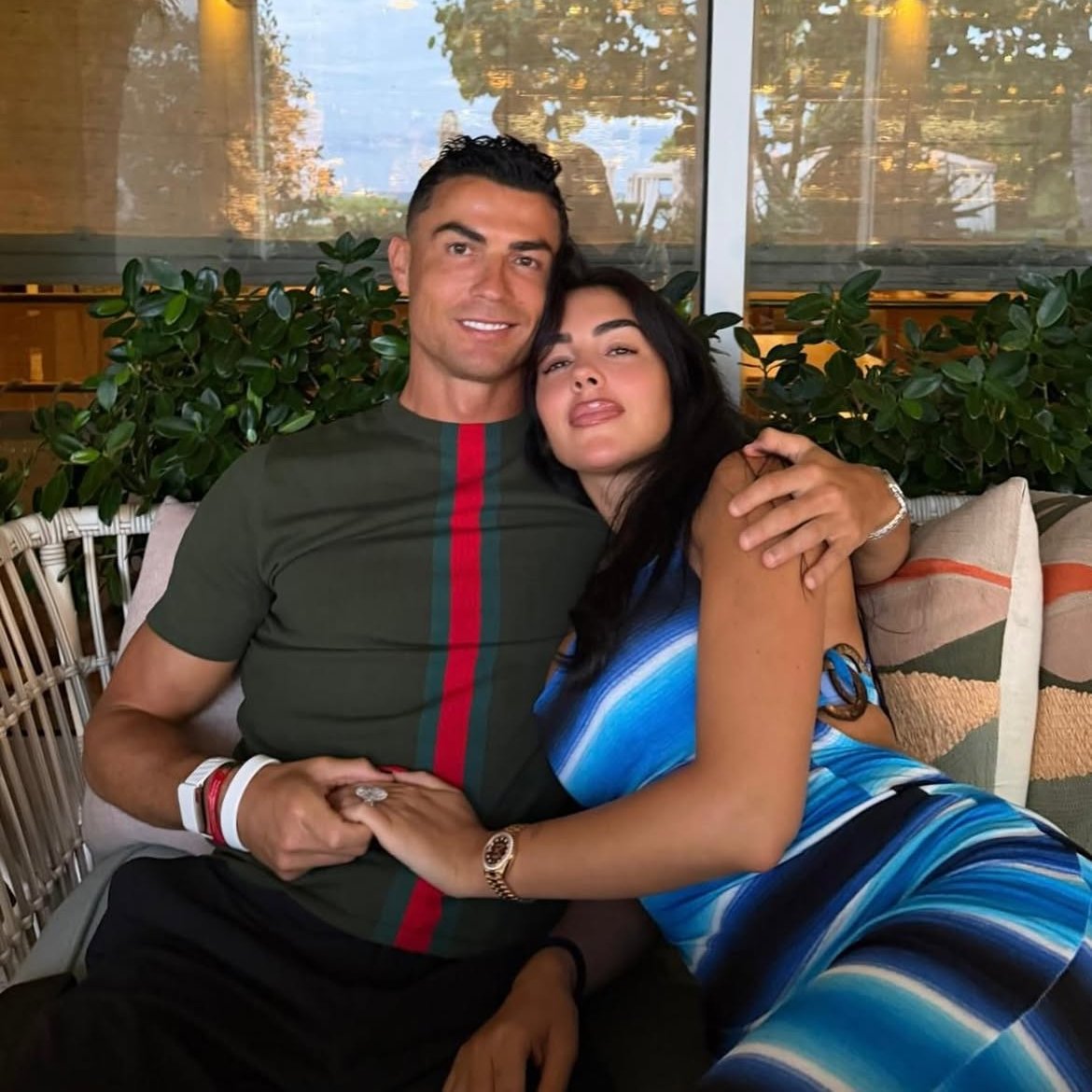 bosunatiklama's tweet photo. Cristiano Ronaldo ve Georgina Rodriguez, nişanlandıkları günden tam 1 yıl sonra evlendi.

• Çift, 11 Ağustos 2025 tarihinde nişanlandı.
• 11 Ağustos 2026 tarihinde ise evlendiler. https://t.co/diOH1PVcVB