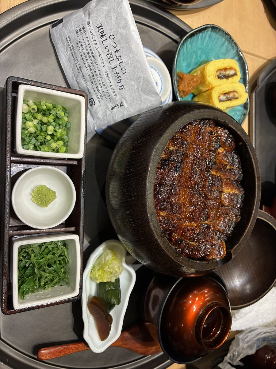 MAUSU8's tweet photo. 夜ご飯は　ひつまぶし最高でした、、、 https://t.co/GTHU7SPGe0