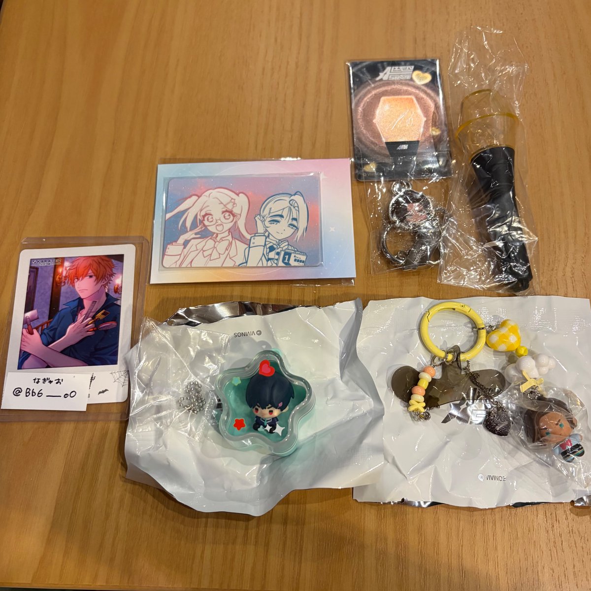 Bb6_____oO's tweet photo. 【交換】エイリアンステージ 青春パーティーシリーズ

譲
キーホルダー:ヒョナ
マイク型懐中電灯:ヒョナ
星型ミニフィギュアキーホルダー:イヴァン
特典カード:ミジ＆スア

求
同種ティル
(特典カードの場合イヴァン＆ティル)

郵送交換のみ📮
検索からでもお気軽にお声掛けください！ https://t.co/F2RrBcPHuk