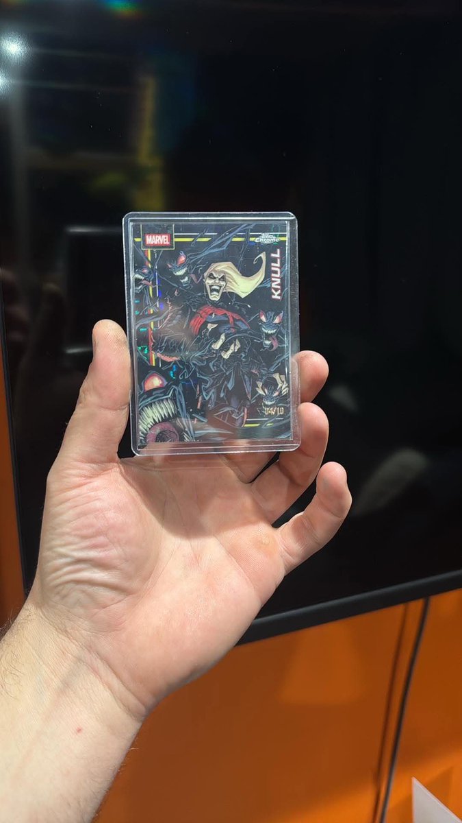 NovaTXLYouTube's tweet photo. Damn what a pull🔥 04/10 #129 Knull Black refractor! #marveltopps #toppschrome #marvel2026 https://t.co/4PoPKqp2BO