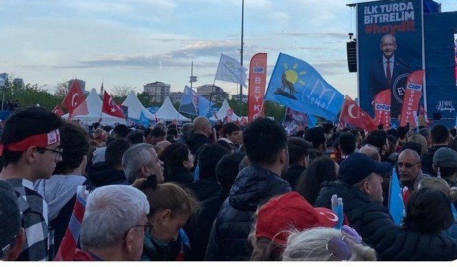 ulkucuhareketr's tweet photo. İyi Partililer ve DEM Partililer kol kola girip miting yaparken Cumhur İttifakı Suriye'de askeri operasyonlar yapıyordu. https://t.co/yjwGboUx4Z