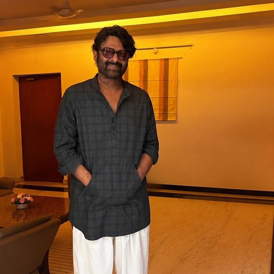 DeadPool_Om's tweet photo. @issmevirajj @Arjunreddy_Mb @ssrajamouli Mohan babu biopic ah https://t.co/SLdaLJWHYU