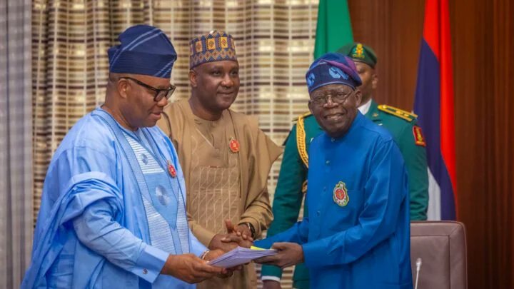 ParallelFacts's tweet photo. BUSTED: Looting Spree Continues Under Tinubu As National Assembly Hides N9.8 Billion Buses, Other Disputed Projects For Traditional Rulers In Enugu College’s 2026 Padded Budget https://t.co/AFoGkgTU7U https://t.co/mKk2SuGTRw