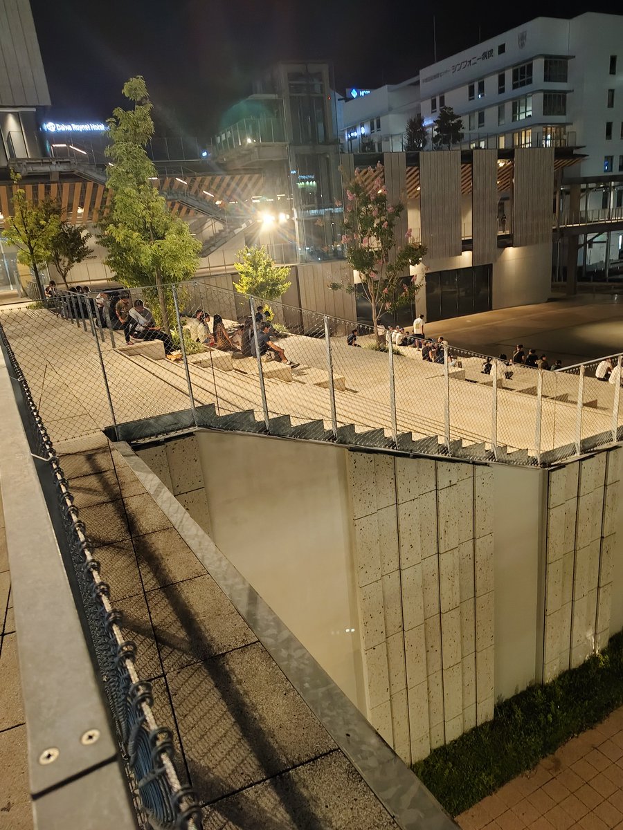 Sh0t_time's tweet photo. 宇都宮駅って夜でもそこそこ人いるのね〜
#栃木
#宇都宮駅
#宇都宮 https://t.co/NCrfhq7MQK