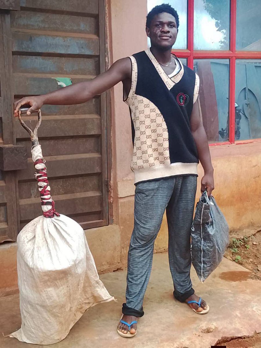 Kene_Nnewi's tweet photo. This is Richard Abraham... One of the students that represented Aguata Zone at the state level during the Governor's Debate of 2021. Richard was one of the best speakers that they gave him the title of an "Honourable". This title was given to him by His Excellency Willie Obiano before he stepped down as the governor of Anambra State. He speaks so well and his accent is on another level. Such a bright and promising young guy. Our school was knocked out at the state level and we all felt bad. I lost my Mom in 2022 and somehow I lost communication with Richard. All efforts to reach him proved abortive. Recently, someone told me about him... Little did I know he was running from the world that failed him. I finally caught him around Federal Polytechnic Oko last week we were able to meet this morning. Richard was orphaned immediately after our Debate. Coming from a polygamous home, his half-siblings threw him out because they didn't support their father marrying his Mom. He did not write his WASSCE when his mates did in 2022 because there was no one to support him. He slept in uncompleted buildings living in odd jobs just to survive. One spectacular thing was he didn't turn to delinquent means which could have been the easiest step. He has held on. I covered my conversation with him... Please hear from the horse's mouth. I am soliciting for help towards Richard. He needs to write his O'levels. He needs to understand and life has not giving up on him. Seeing such a rare talent wasting away in the slums is heartbreaking. Please reach out in any possible way... Let him us prove to Richard that it is not over.... He is just starting and he will finish well. Below are his pictures and videos. Every other necessary information to prove the authenticity of my story is available. How I wish I am in a position to turn his life around.... Richard needs your help today. Please help us share or reach out. Share until it gets to the appropriate channel. He really needs help .
😭😭😭😭😭😭😭