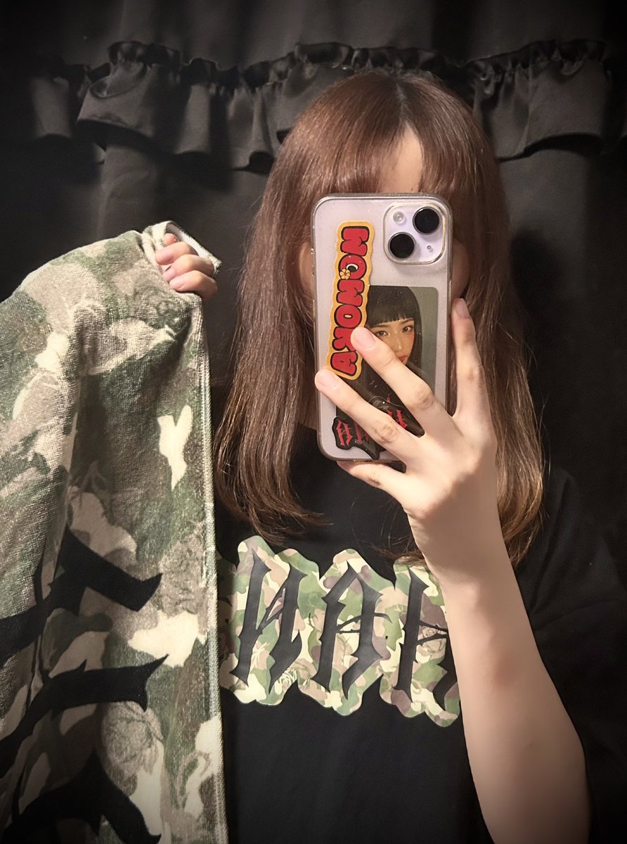 1356_yy's tweet photo. タオルとTシャツ昨日届いてた🙌
キャップは私が使いこなせる自信無かったので買わなかった😂(でもちょっと後悔)そして小さい方のTシャツは後から追加で買ったから9月までお預け… https://t.co/xOz7UvPx0Y