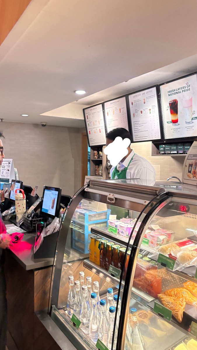 AssyifaF's tweet photo. daily dose of penyemangat hidup tudei, ada pure matcha, ayam bu iyin.. kelar jugaaa☀️🥹🙏✨

ayam bu iyin jujyurr enakk poll🫵 https://t.co/V4Gp9uJL8W