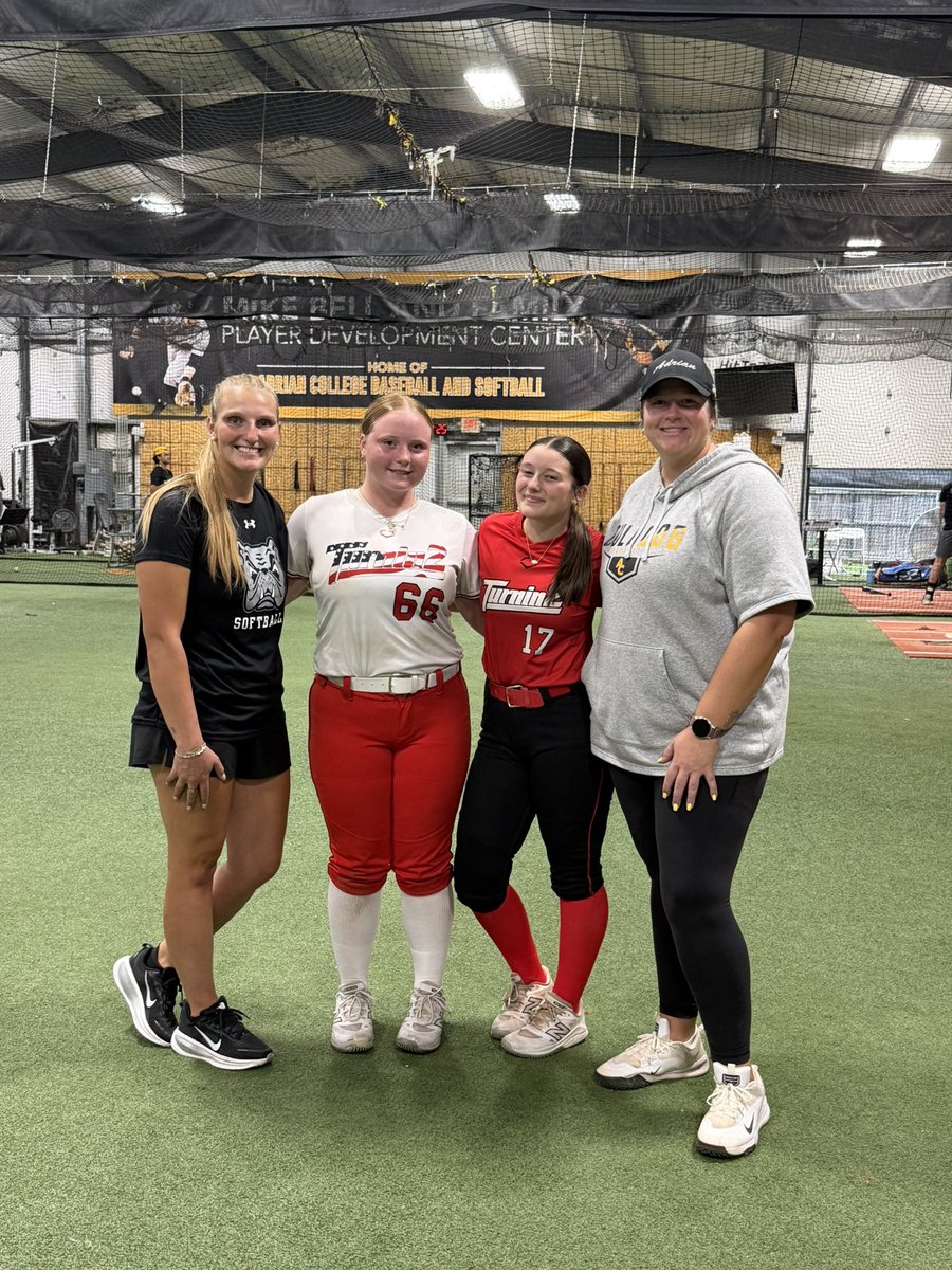 BK_sb6's tweet photo. Thank you so much @AC_softball for a great camp! The atmosphere was so welcoming &amp; the facilities were so nice!
Thank you @coachkayleefox &amp; @CoachHannahACSB for tips, a smooth running camp, and a good time! Most importantly thank you to my mom for everything! Go Bulldogs!💛🖤🐾 https://t.co/juRT2npdmo