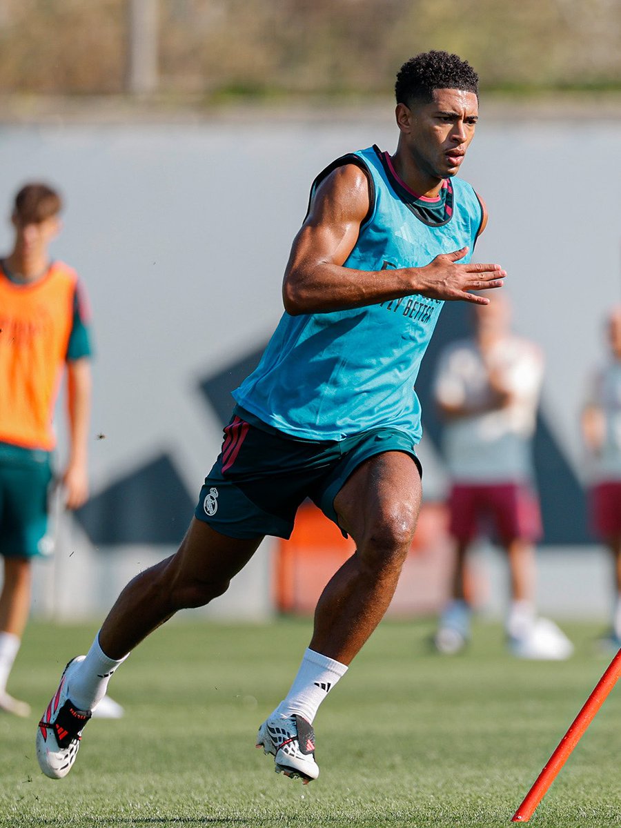 Bellinghamhq__'s tweet photo. Hala Madrid 🤍 https://t.co/spw0wXOyLR
