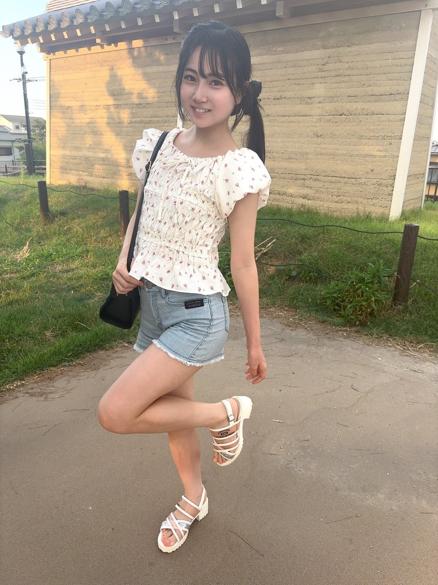 pl3ots's tweet photo. かなちゃんの生脚もグッとくる 
かなちゃんに手コキして貰いたい
#夢美かな #ちぃたんぼんばーずOSK https://t.co/vHXaiVR3IO