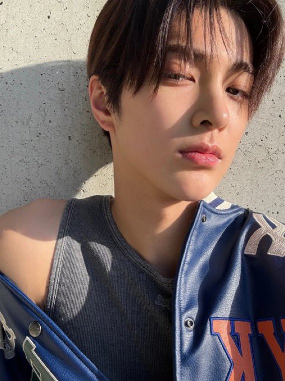 8Keonho's tweet photo. Sunkissed, young and free. https://t.co/E3wjxDVKVu