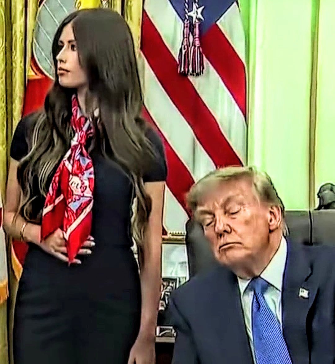 houstonassassin's tweet photo. LOOKS LIKE THE CAMERAS CAUGHT THR PRESIDENT "BLINKING" AGAIN.
BEING THE PRESIDENT OF ONE THE MOST POWERFUL NATIONS IN THE WORLD GETS EXHAUSTING.
#NAPTIME https://t.co/xG991eE2pP