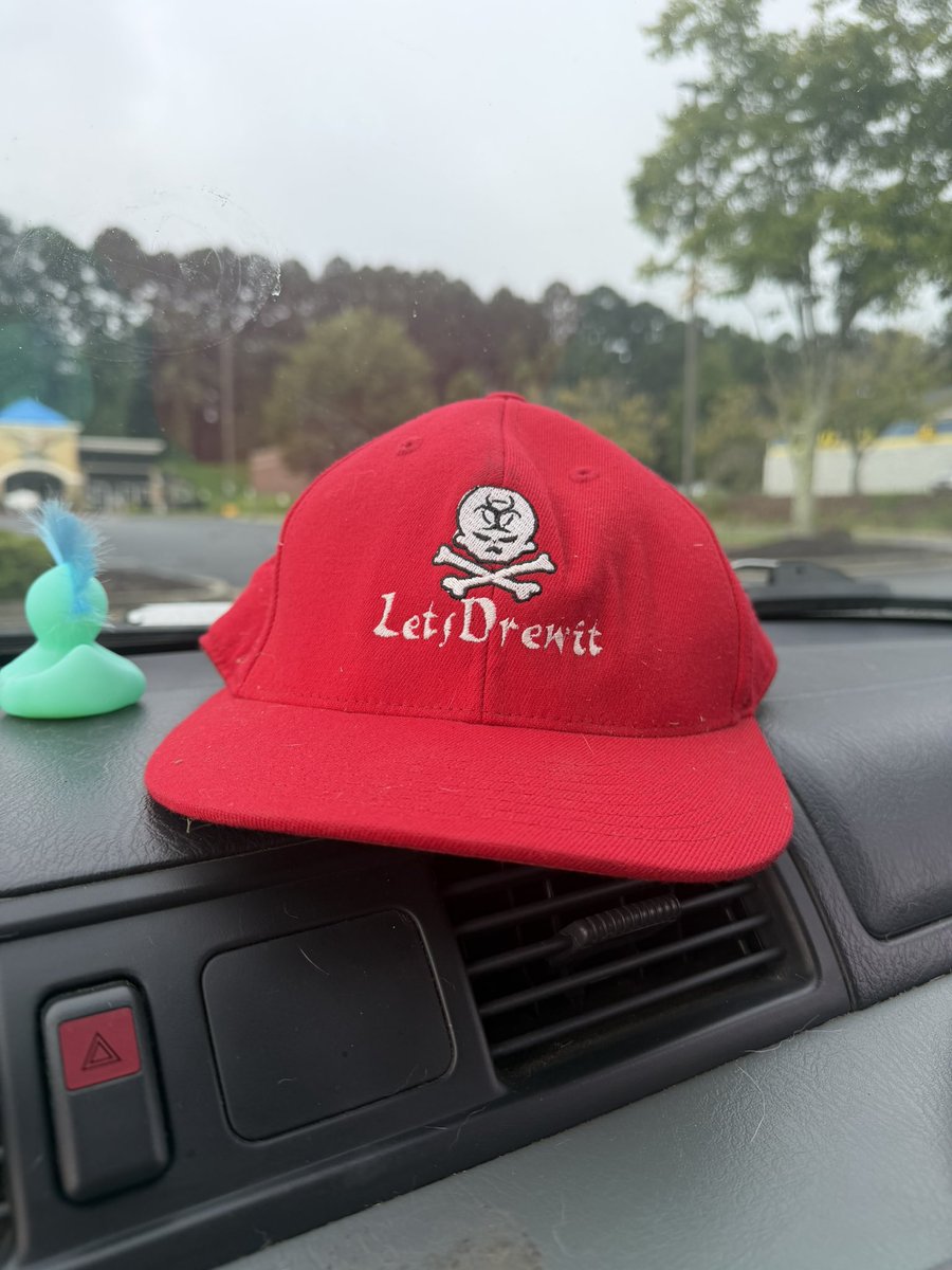 LDrewit's tweet photo. Day 2 of posting my work hat! #buffslife #letsdrewthis https://t.co/7ov4vQwwnJ