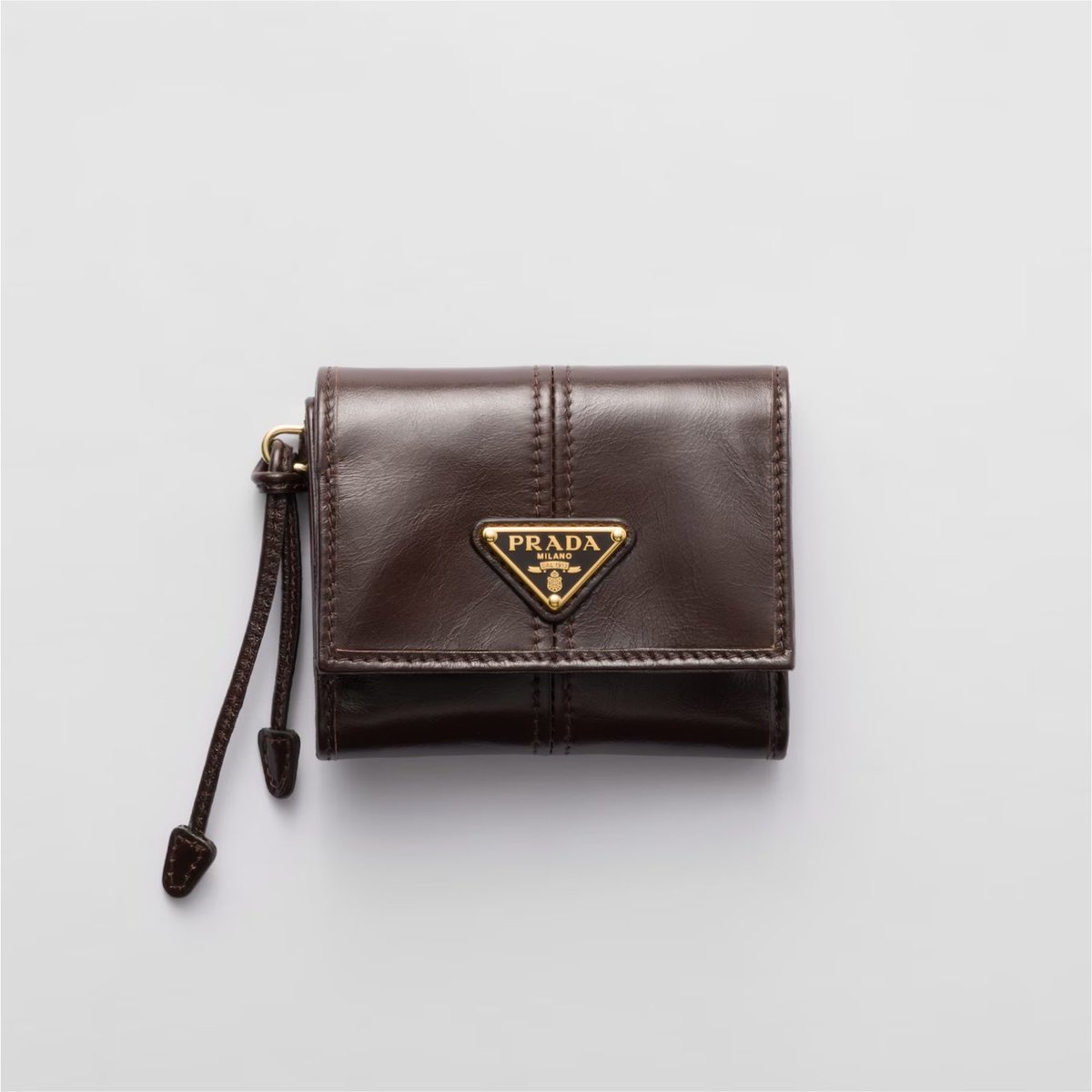 ohsionstyle's tweet photo. Sionie birthday gift from Riku is Small Leather Wallet from PRADA ($740 / Rp13.206.031) https://t.co/iY5ueIcy7s