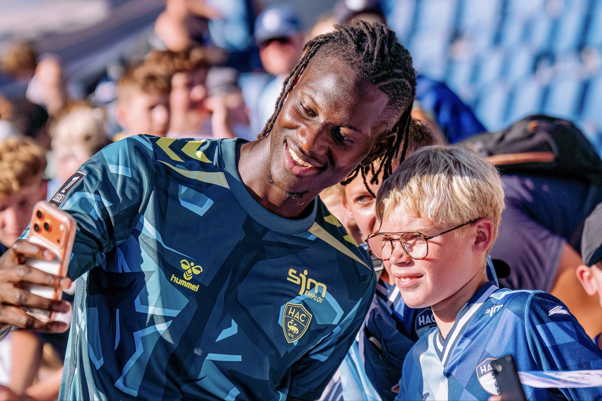 HAC_Foot's tweet photo. 🫂🤳💙 https://t.co/7VfqwIS7HI