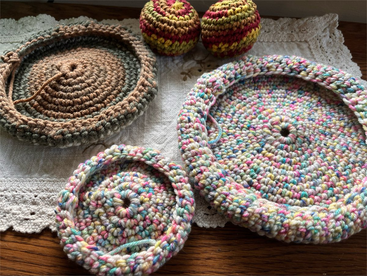 relaxinyarn's tweet photo. Today we’re making hacky sacks n decided on indoor frisbee golf sets bc crochet is for everyone 💛🫶🌻 https://t.co/jAd8bEGvve