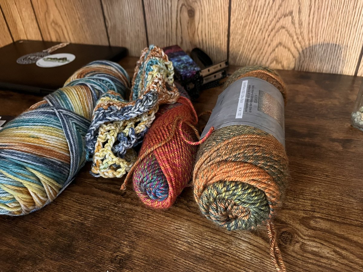 relaxinyarn's tweet photo. Today we’re making hacky sacks n decided on indoor frisbee golf sets bc crochet is for everyone 💛🫶🌻 https://t.co/jAd8bEGvve