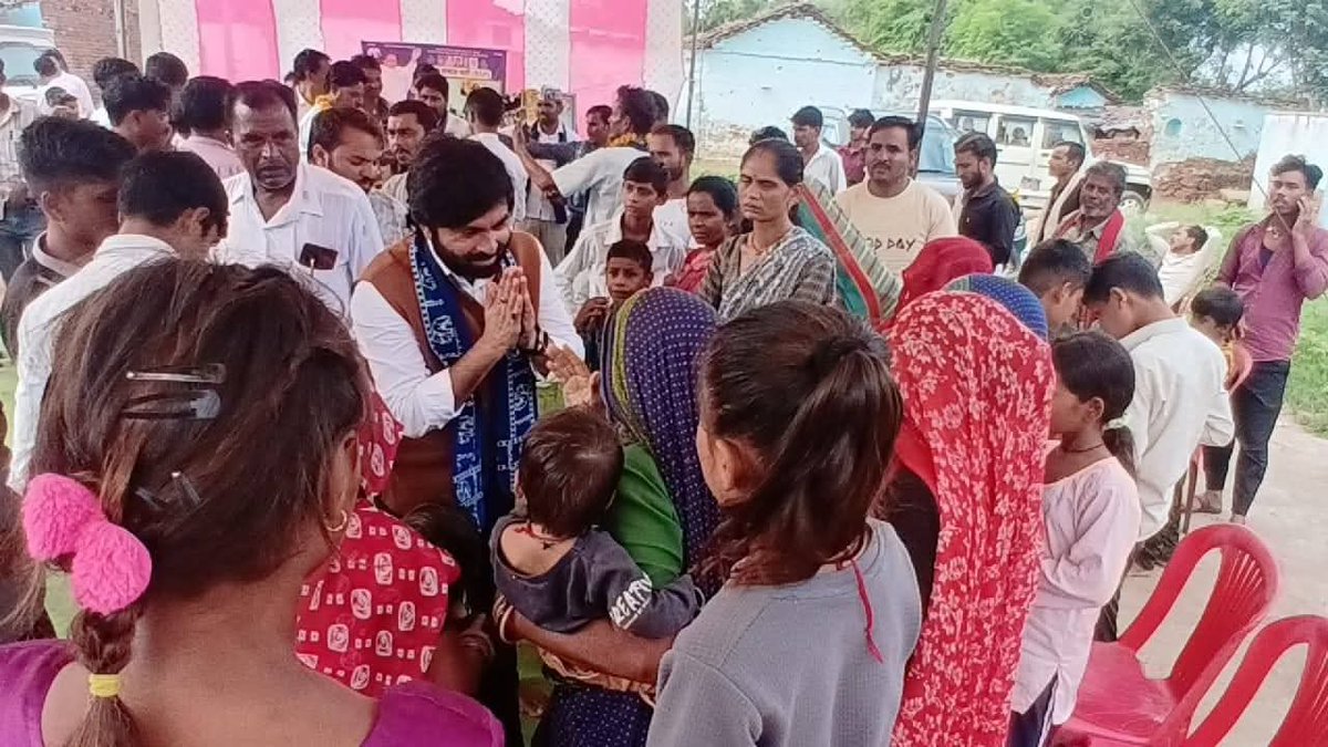 RavikantBsp's tweet photo. युवाओं की फौज तैयार__बनाएगी बसपा की सरकार

बहुजन समाज पार्टी के तत्वाधान में,परम आदरणीय  मा. बहन जी के दिशा-निर्देशानुसार जिला ललितप��र की 227 विधानसभा महरौनी के सेक्टर नं 47 डोंगरा कला में सेक्टर ��वं बूथ कमेटियों का गठन किया गया l 

🐘"जय भीम जय भारत"🐘 https://t.co/RgXBTMrox7