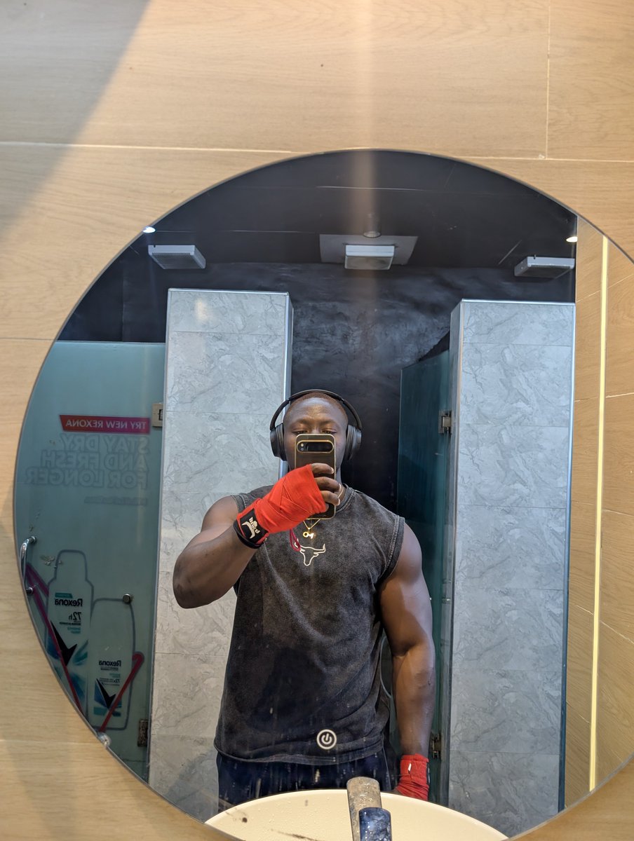 Ol0ye's tweet photo. Team Jesus because Jesus lifts. He lifted meeeeee. https://t.co/iiKMYaOwPW