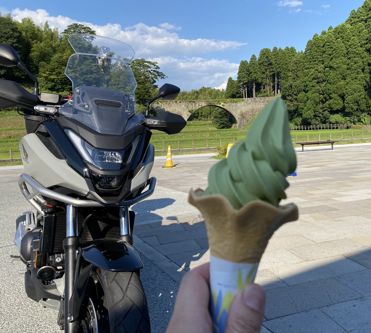 hidetora___'s tweet photo. 熊本で災害ボランティアしつつの円形分水ツーリング

#円形分水
#円筒分水
#災害ボランティア
#宇城市
#NC750X https://t.co/vPKGx1fZHh
