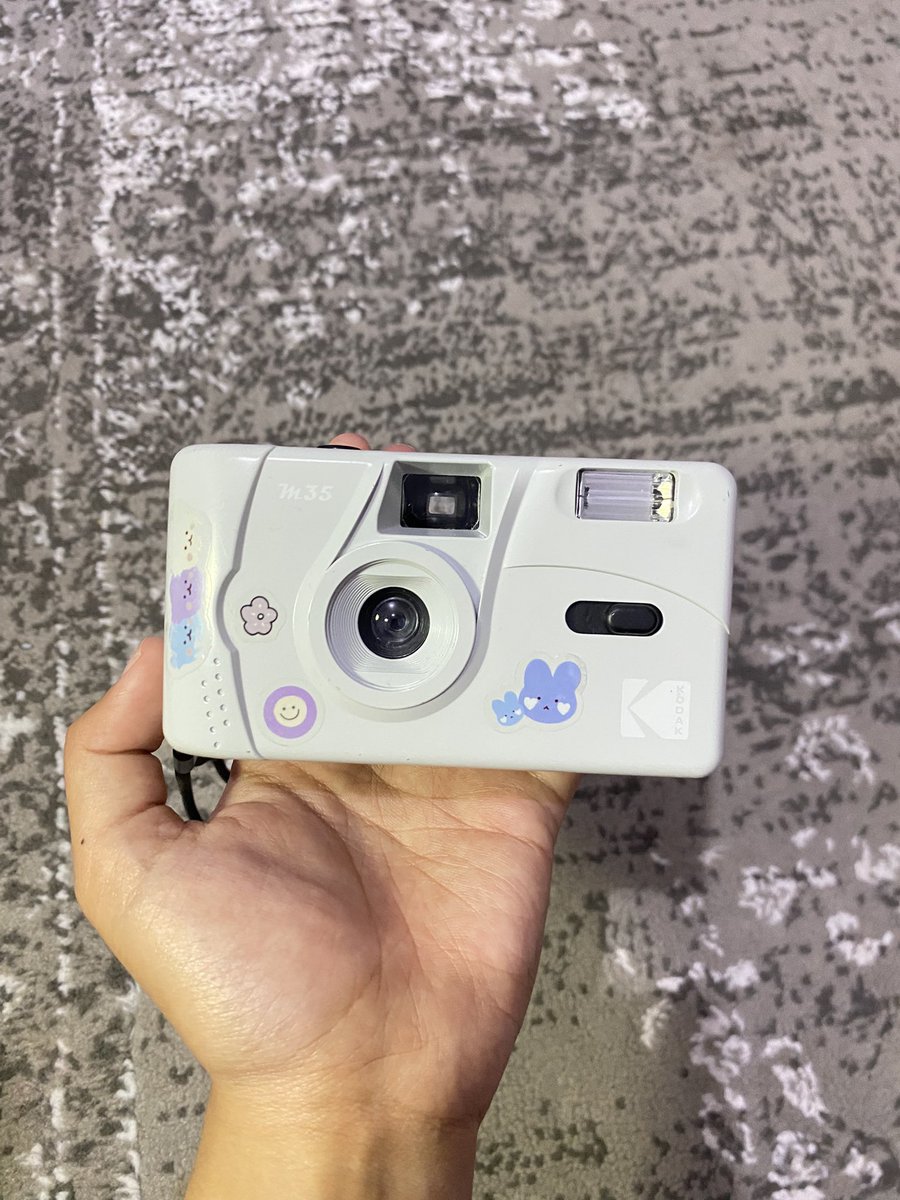 dyaagain's tweet photo. WTS WTB KAMERA ANALOG 📸 
Kodak M35 Film Camera Analog
🏷️ price? 150K only❗️ (aku beli 238K)
— dijual karena ga kepake
— dipake sekali doang
— co oyen ✅
— siap kirim
— dom. bandung
#wts #wtb #kamera #kameranalog https://t.co/LOkTzT7kY3