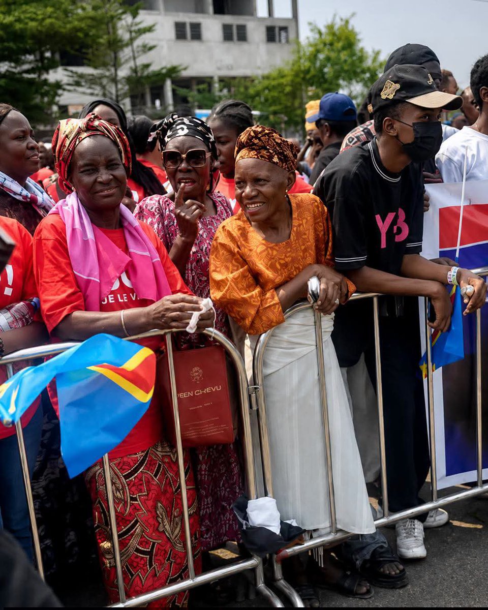 muntu_joel's tweet photo. Les jeunes de 26 province étaient tous dans les rues de Kinshasa avec madame la ministre de la jeunesse 🇨🇩 @GraceKutino pour dire OUI JE LE VEUX. https://t.co/P2S5qG3qUQ