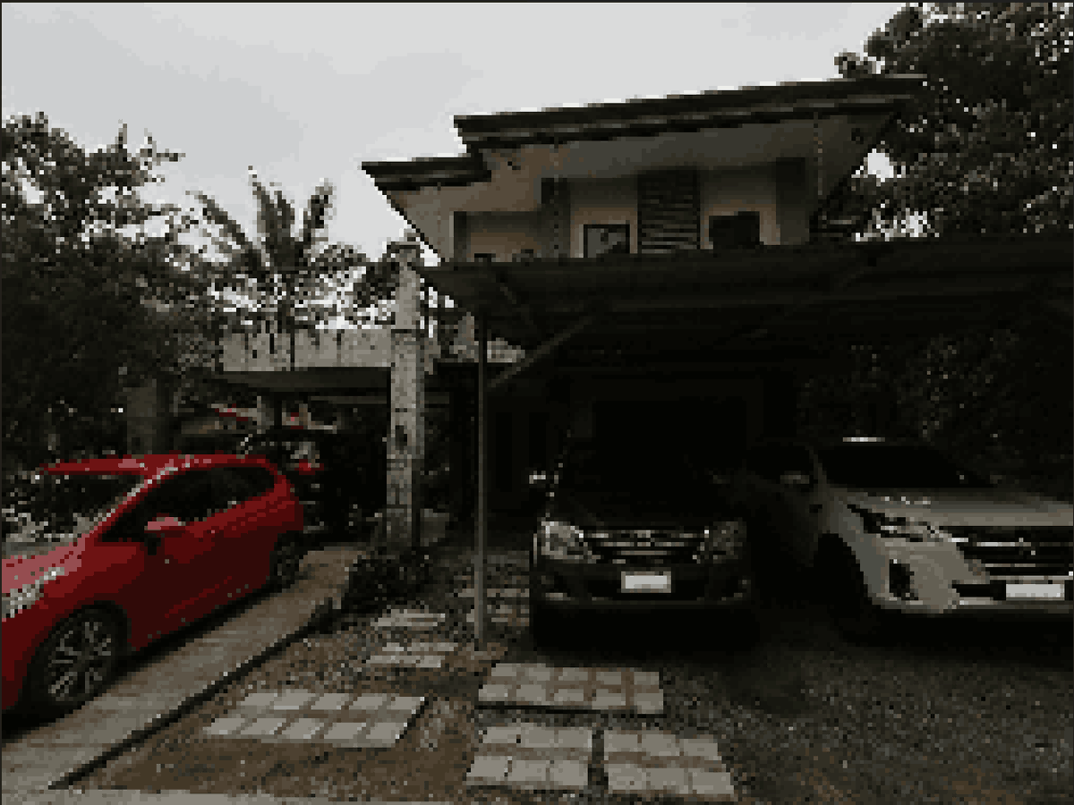 MCPlayer101206's tweet photo. Family Home Recreation

Note: This is only a recreation

(The location shall not be revealed to ensure privacy, and the reference image quality has been reduced to avoid potential leaks and false claims that the property is for sale.) https://t.co/WbnMmNxf1d
