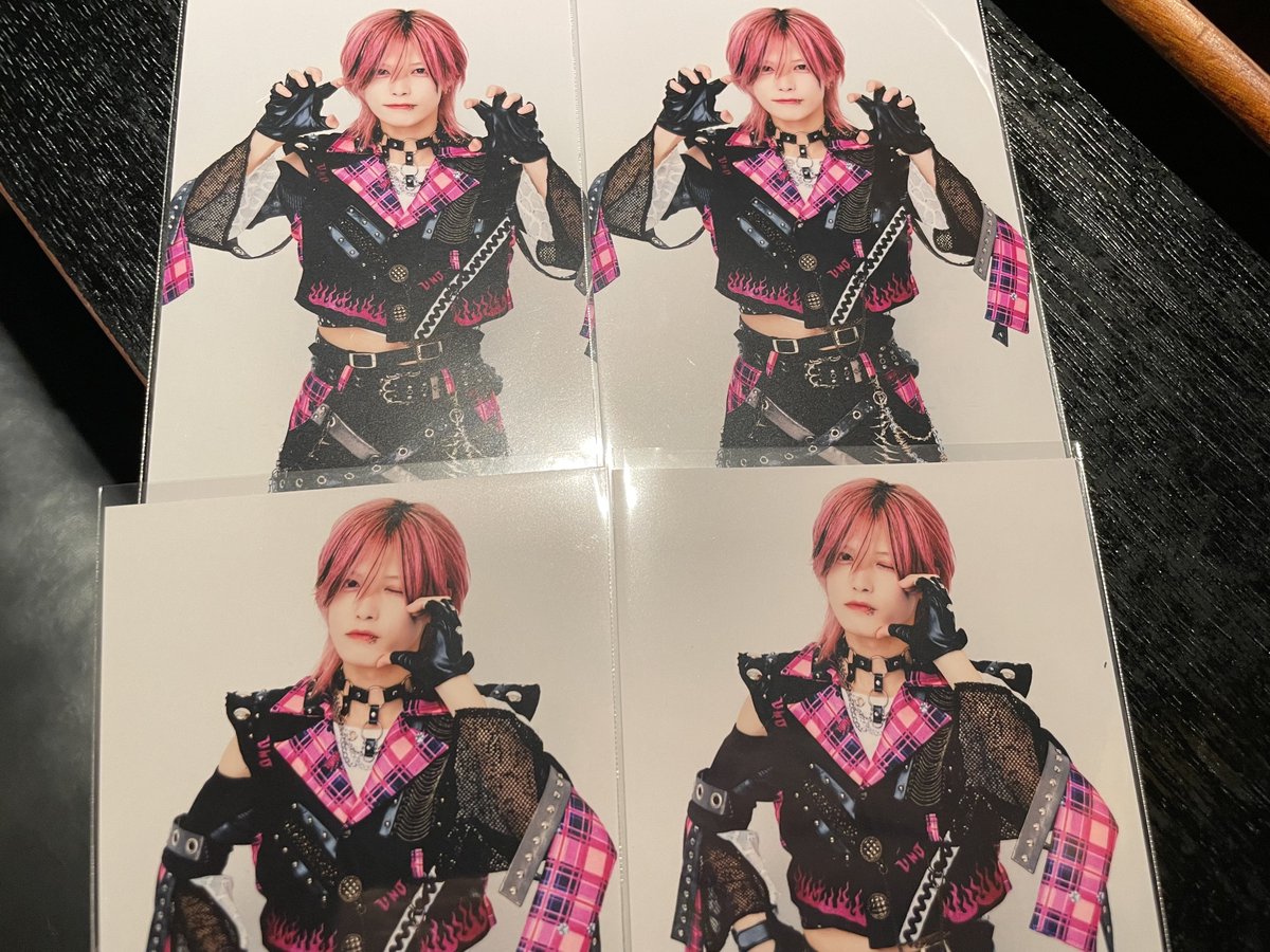 ____mxc_'s tweet photo. あんだーどっぐ　アンダードッグ　UNDEЯ DOG
(譲)
アクキー
🩷4、💜3、🧡2、💛1

ドッグタグ
💜2、💚1、💛1、🧡1

目印
(通常)
🧡3、💙2
(ウインク)
💙3、💛

ブロマイド(柄は画像参照ください)
🧡7、💛6、🩷4

(求)
買取or🤍 https://t.co/hheGqKSpuW