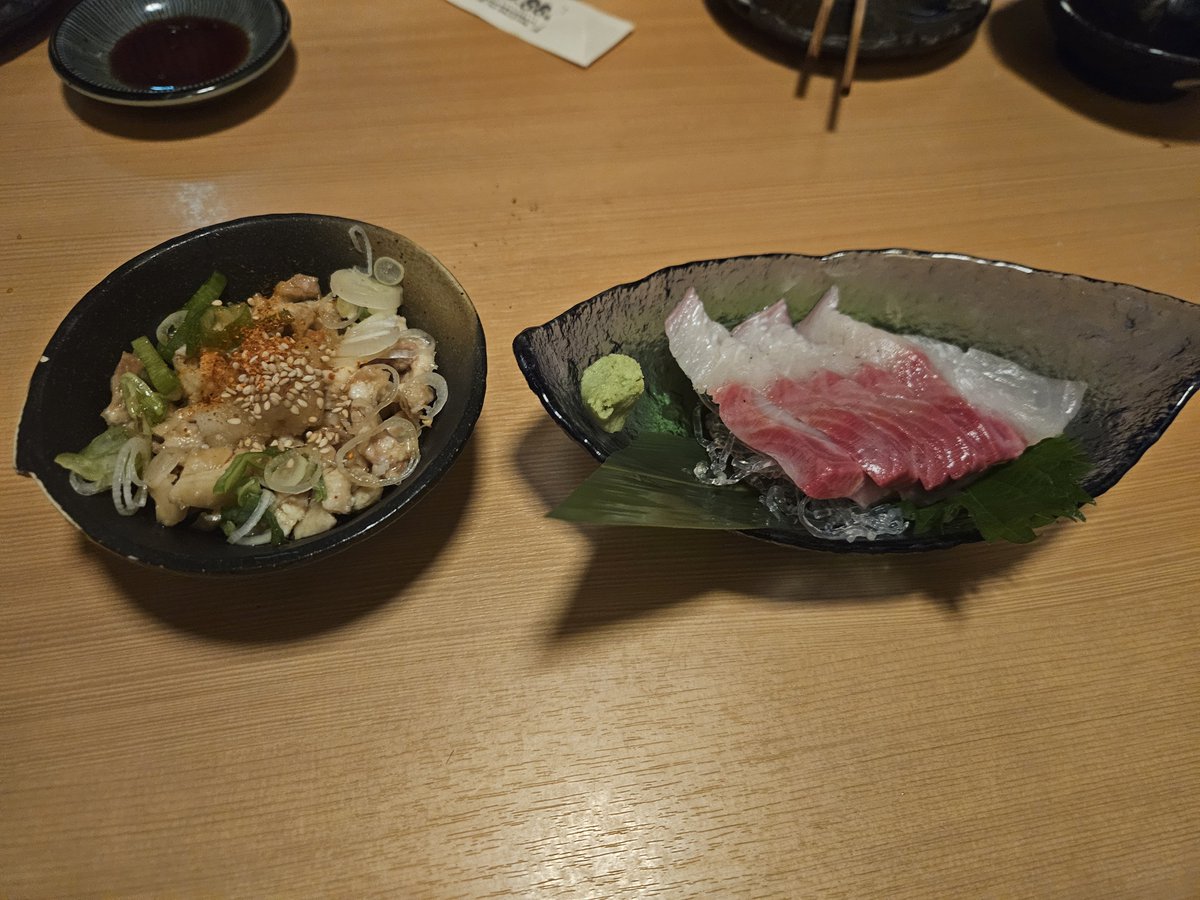 XxUMAOxX's tweet photo. 大型連休恒例岐阜格ゲー勢飲み会。玉宮の「四国郷土活性化 藁家88 」口コミ高評価だけ頼りに行ったけど美味しかったです。 https://t.co/KByAdd3I5O