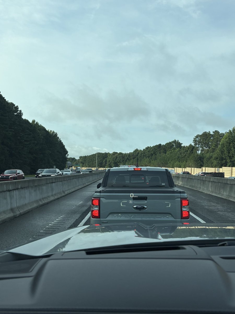 nfelton23's tweet photo. @SKYFOXTraffic 575 SB in Cherokee county still at a dead stop https://t.co/Xv7qrUmQAm