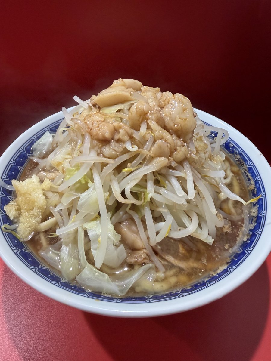 Rjiro5's tweet photo. 8月12日 ラーメン二郎 名古屋大曽根店
大 カタメ ニンニク少なめヤサイアブラカラメ(ニンニク以外オート)

今日も最高の二郎でした。
連休明けも楽しみです！ https://t.co/VaurNSLLRx