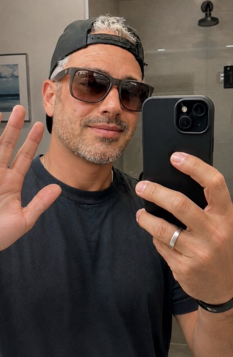 TaylorKinney812's tweet photo. Hello my lovely fans, Good morning!! Do you truly love me?❤️❤️🇺🇸
#creatorssearchforinsights #chicagofire #taylorkinney #taylorkinneyfans https://t.co/NywgT2rZrQ