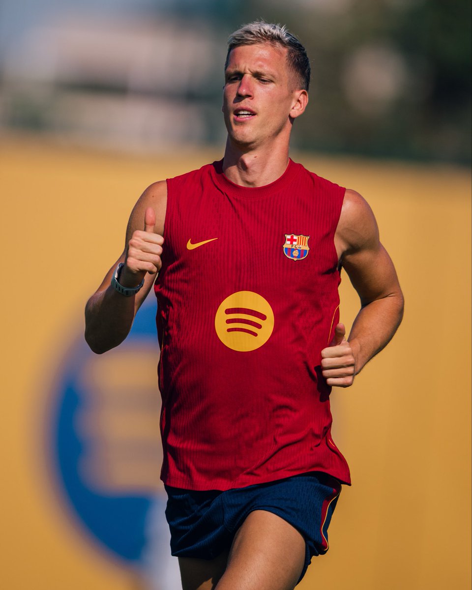 fcbarcelona_tr's tweet photo. Dani Olmo ile Pau Cubarsi takımla çalışmalara başladı https://t.co/7zJsqBqGfh