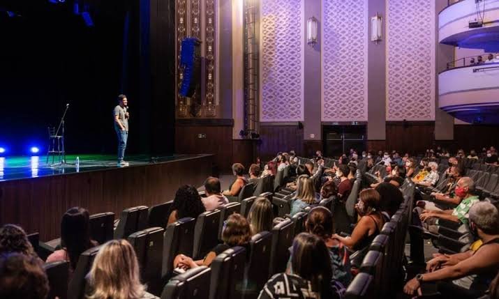 FakeNewsIsadora's tweet photo. 🚨INCRÍVEL

Em show de stand-up, Isadora conta piada revolucionária e faz a plateia morrer https://t.co/OILW9gCgHU