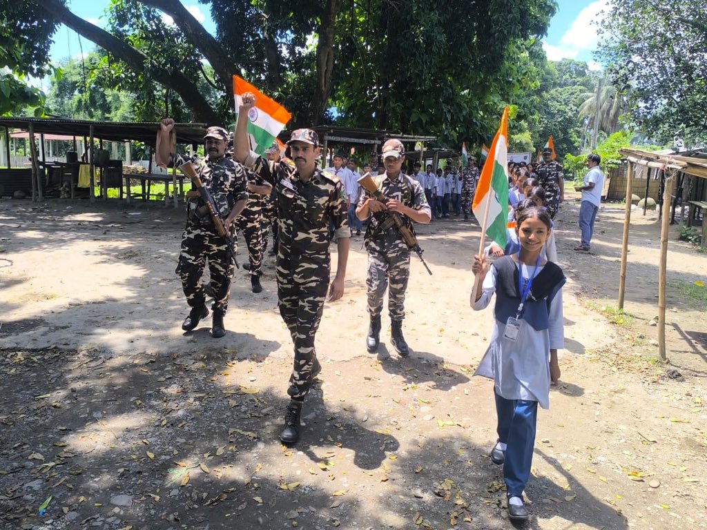 37BnSSB_INDIA's tweet photo. 37 वाहिनी सशस्त्र सीमा बल मंगलदोई (असम) के द्वारा हर घर तिरंगा कार्यक्रम के तहत गतिवधियों का आयोजन । https://t.co/DnPrmQTlrc