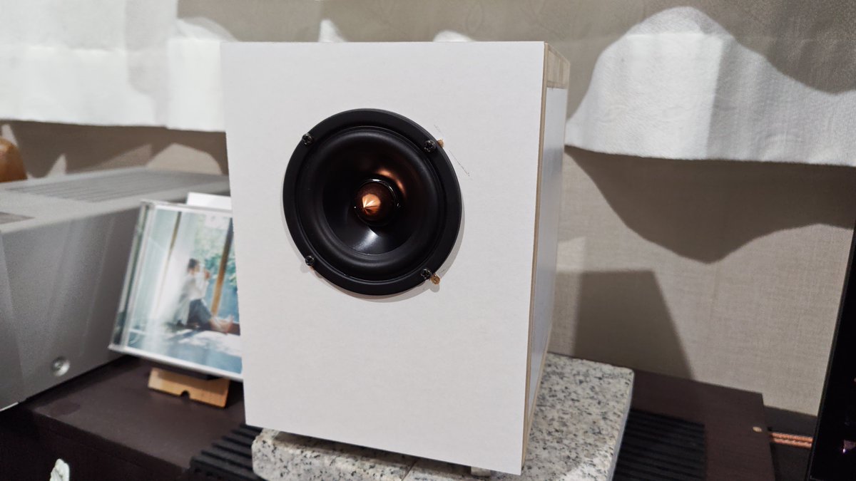 hashigo_ds's tweet photo. ようやくPARC Audio２０周年記念モデル
DCU-F082Aを゙残してあったエンクロージャーに付けてみました。
前モデルでは足りなかった低音も、こちらは充分に出てます。
高音の綺麗さはそのままに、バランス良く鳴ってくれてると思う。
たまたま箱との相性が良かっただけかも🤭 https://t.co/HQBWlJ9aDD