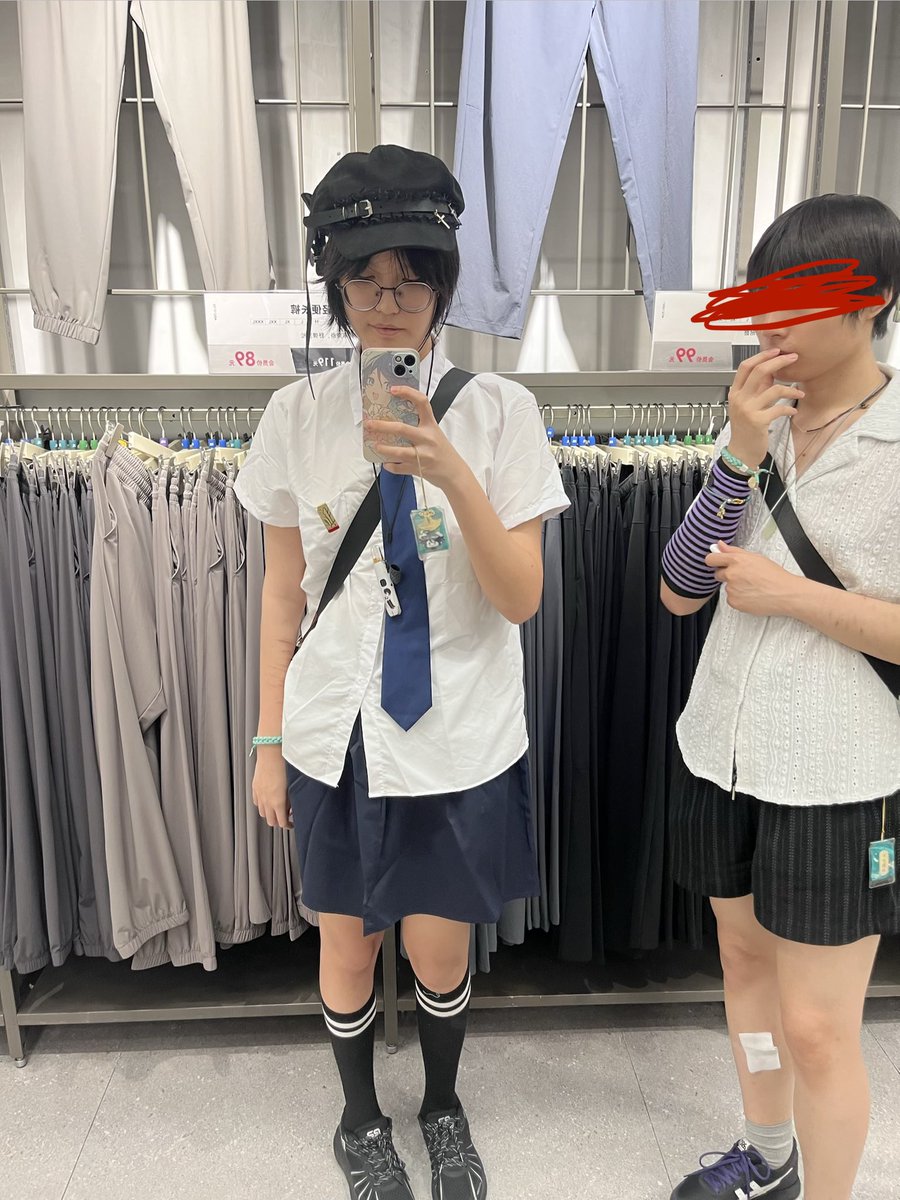 NicoleLithia's tweet photo. 正在和蓝标志一起出来卖保险 https://t.co/b2ernOyuei