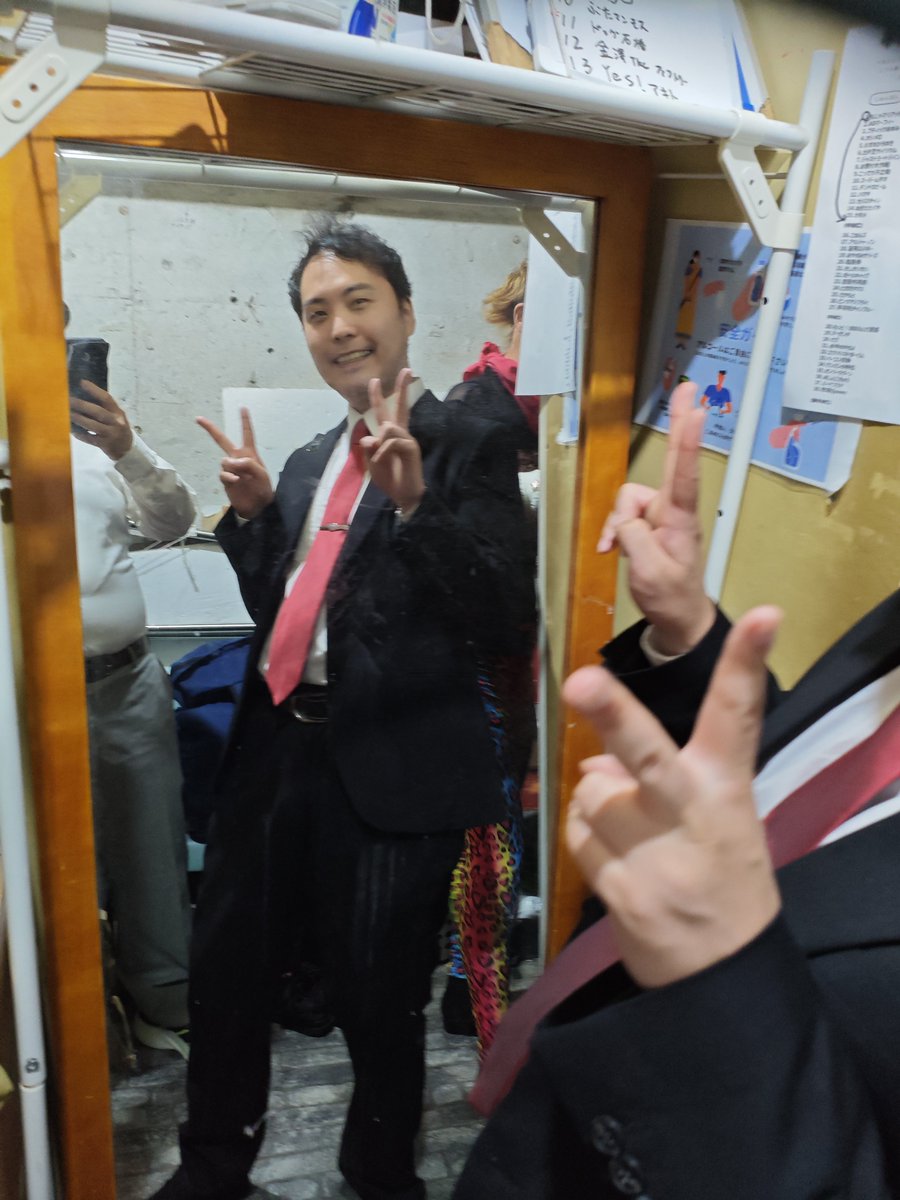 kamomehage's tweet photo. ネタネタスプラッシュでした。久々にセバスチャン。2人とも元気そうで何より。そしてADマーフィーさん、人生楽しそう。ブティックあゆみとともに受けてました。そしてデンドロカモシダのネタを飛ばし「その後の姿勢」をむちゃんこダメ出しされるオウトウ君。まあ生きてりゃ何でも良いのよ。あざした！ https://t.co/ZxpHsNig3v
