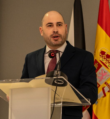 rumore_rosso's tweet photo. No puede haber mayor ejemplo de falta de dignidad en política que lo que representa Miguel Ángel Pérez Triano, delegado del Gobierno en Ceuta y próximo candidato socialista a la alcaldía.
Es incompatible tener decencia y seguir en el cargo. Todo el PSOE de Ceuta debería dimitir. https://t.co/dnDofl1P61