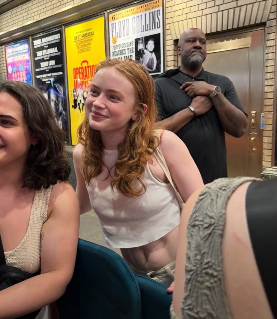 Tiannaya_'s tweet photo. SADIE SINK in a crop top just hits different. https://t.co/8UR1tUA1cl