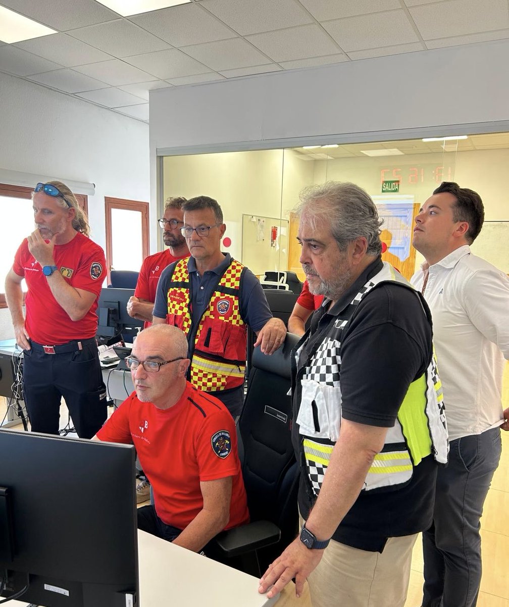 rabs2018's tweet photo. 🌑 Davant l’eclipsi d’avui, reforçam el dispositiu de @BombersdeMca :

🚒 Guàrdia als 8 parcs
➕ Dotació i autobomba de reforç a Formentor
⛰️ 2 especialistes del GRM a Lluc
📍 Coordinació amb l’112

Preparats per garantir una resposta ràpida i coordinada. 💪🏻 https://t.co/Yk5iPEff3n
