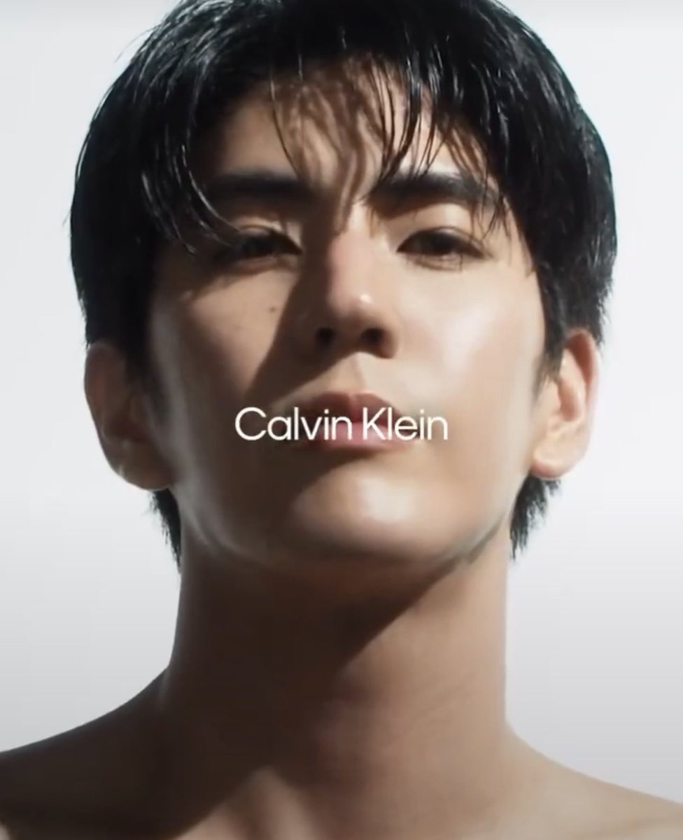 LittleAvocean's tweet photo. ชอบช็อตที่ชื่อแบรนด์ขึ้นมาก Calvin Klein
แล้วมีหน้าหล่อๆพร้อมอินเนอร์ที่ซีส่งมาอยู่ตรงนั้นอะ โคตรอิมแพค

CALVINKLEIN FALL 26 WITH SEA

#CalvinKlein @CalvinKlein
#CalvinKleinTH
#sea_tawinan @Sea_tawinan https://t.co/YXeE5MCZug
