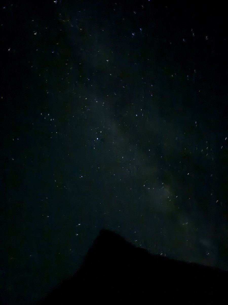 3190's tweet photo. 風の強い一日でした。
しかし、夕方にはガスが飛び、星空の見える夜になりました。
台風一過の空気は澄み、また新月の今夜はペルセウス座流星群も見られるという、天体ファンにとっては最高の夜かもしれません。

風は変わらず強く寒さも強いですが、雨もなく昨夜ほど厳しくはないという印象です。 https://t.co/69rDMxcFa0