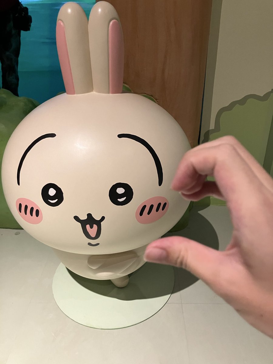 seiya_main's tweet photo. ちいかわの映画見て、そのままちいかわパークも行ってきた！グリーティングの列並んでる途中でキャラ変わって推し🐰登場でネ申✨
#ちまみて
#ちいかわ
#ちいかわパーク https://t.co/VWYQ4r6JhH