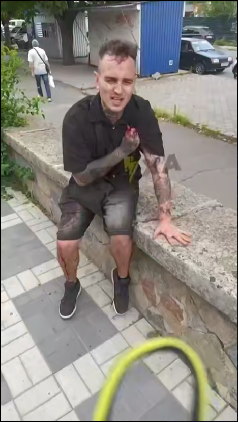 VladLopuga's tweet photo. @LVinEU @Braze_Baiba @Arlietas @Latvian_MFA @ZelenskyyUa How much longer will you ignore abuses and shield President Zelenskyy from scrutiny? In Kryvyi Rih, a Latvian citizen was reportedly beaten by TCC officers and pressured to sign an AFU contract. #Latvia #Ukraine #KryvyiRih https://t.co/8ZsNtuXg8z